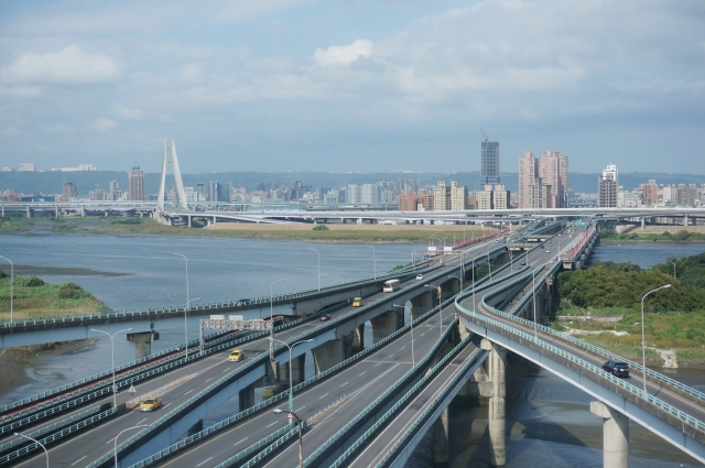 台湾高速道路アイアンタイヤ
